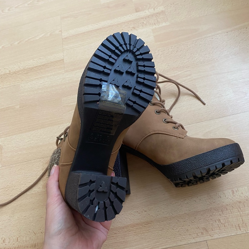 Boots - Picture 7 of 9